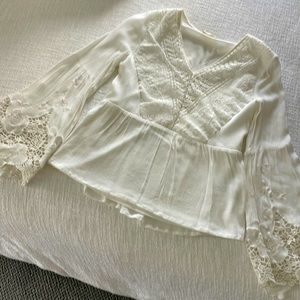 Women’s altar’d state white blouse. Size XS. Worn once, like brand new!